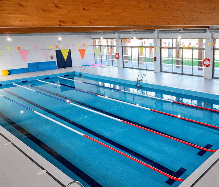 Imagen piscina climatizada del colegio